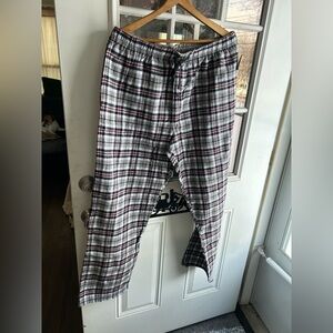 NWT Hanes Men's Gray and White Plaid pajama bottoms 100 percent cotton size L